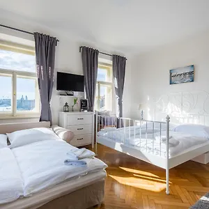 Charles Apartment Apartament